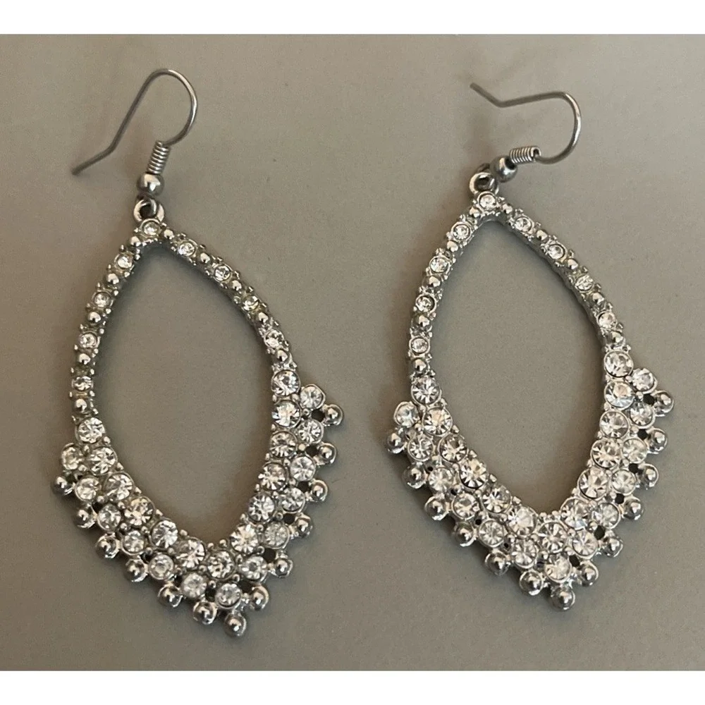 Vintage‎ Tear Drop Shaped Silver Toned Rhinestone Earrings Dangle Pierced